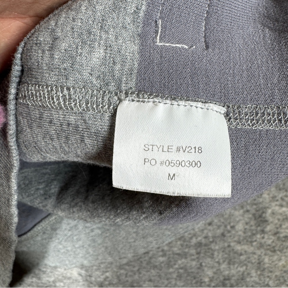 Vuori Gray Long Sleeve Sweatshirt Crewneck Pocket Athleisure Pullover Size M - Picture 9 of 15